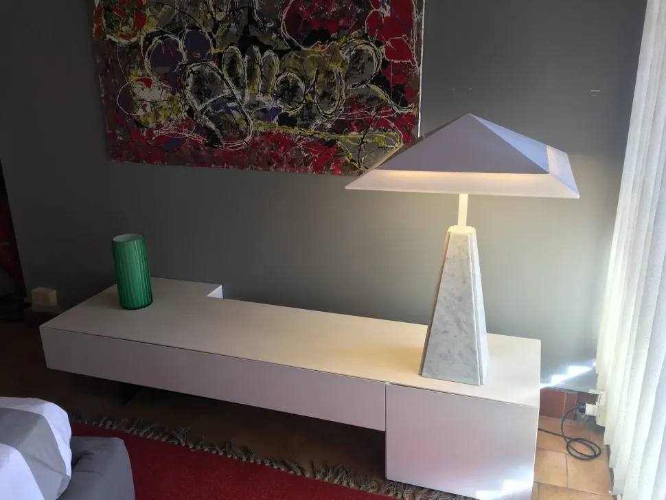 Madia modello Formosa distesa di Minotti italia a PREZZI OUTLET