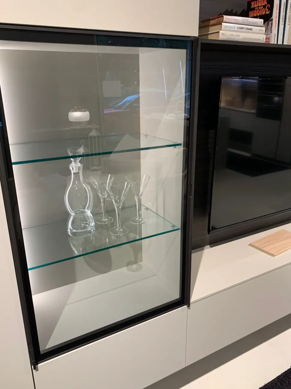 Mobile soggiorno modello Soggiorno vetrina brunito di Novamobili a PREZZI OUTLET