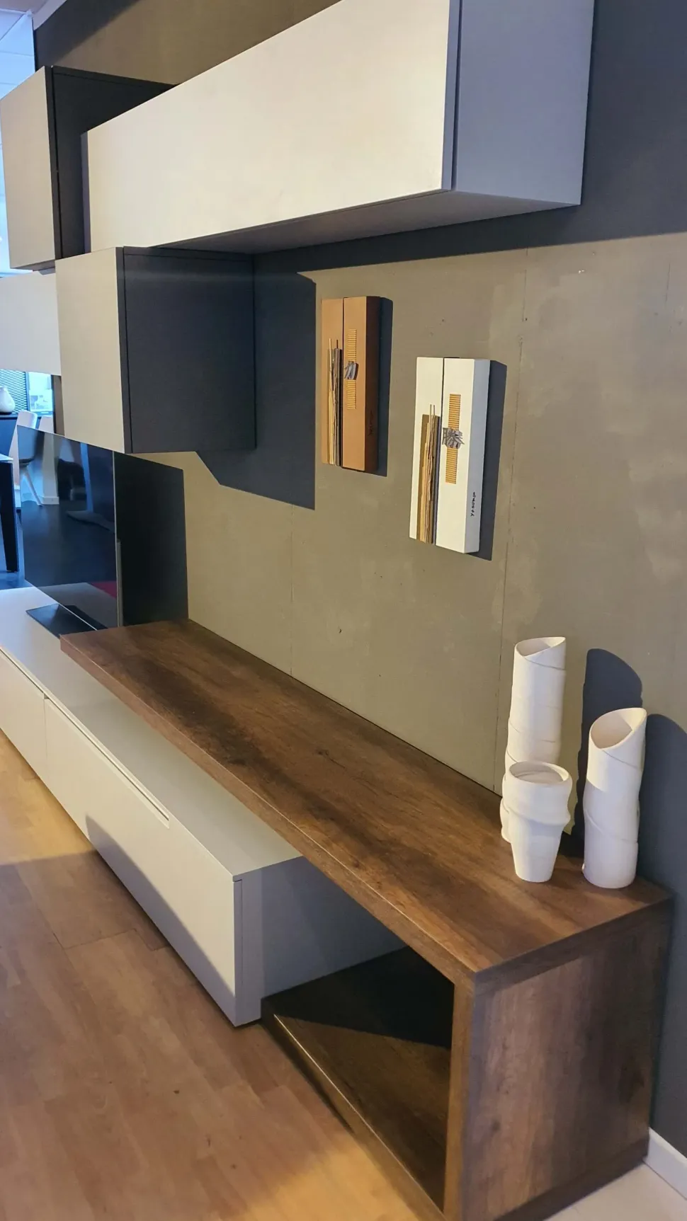 Parete attrezzata Atlante 2022 Tomasella in stile design a prezzo ribassato