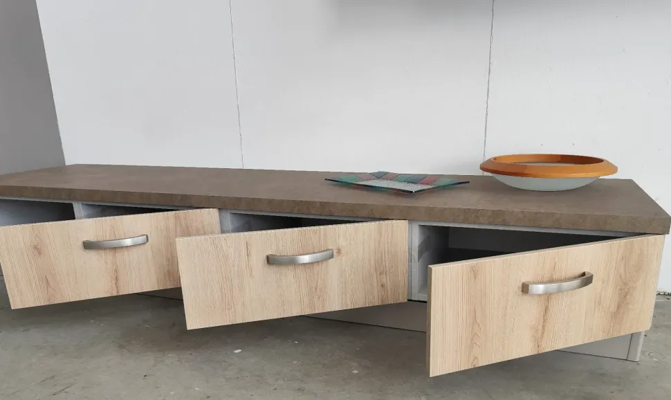 Parete attrezzata Aurora del marchio Ar-due con un ribasso esclusivo