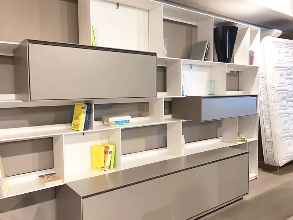 Parete attrezzata Flat c della marca B&b italia con uno sconto esclusivo