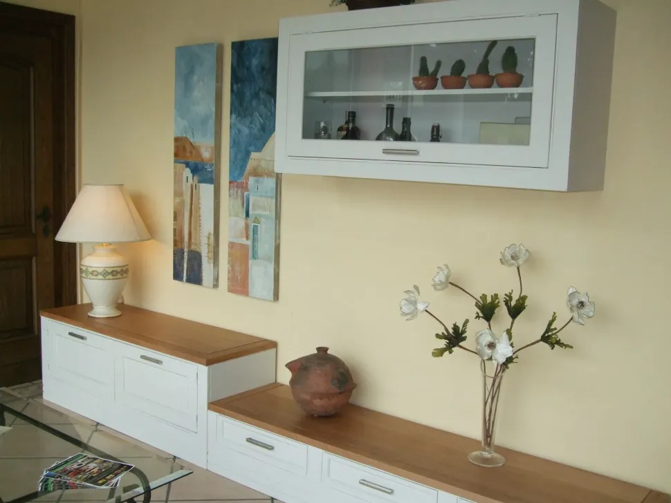 Parete attrezzata Provenzale dell'azienda Fratelli mirandola con uno sconto esclusivo