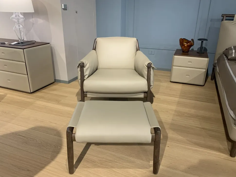 Poltrona con poggiapiedi Times lounge Poltrona frau a prezzo Outlet