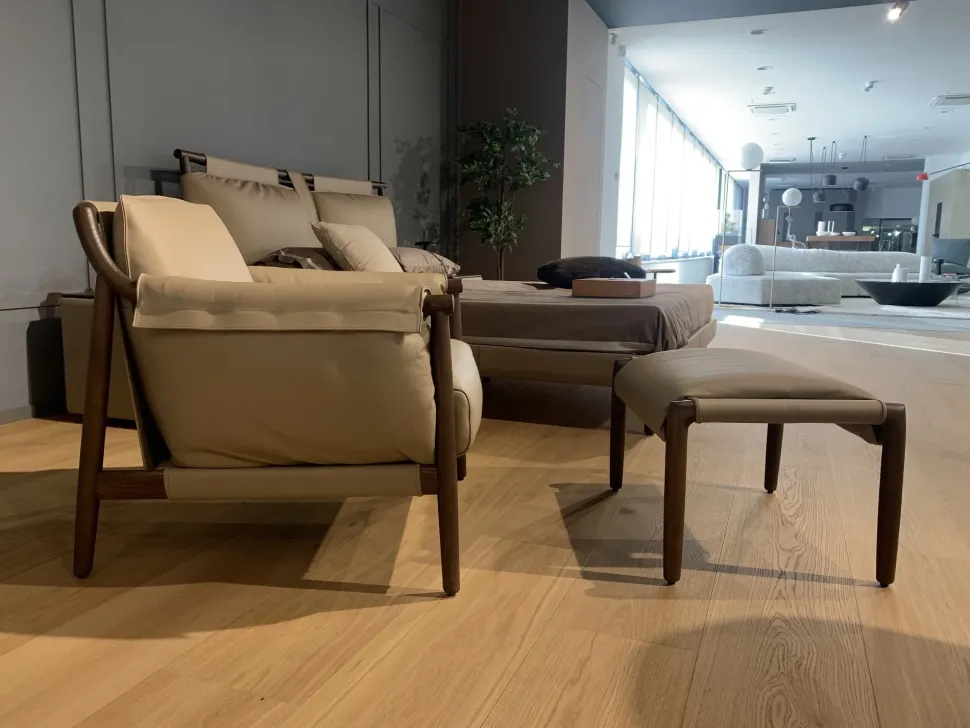 Poltrona con poggiapiedi Times lounge Poltrona frau a prezzo Outlet