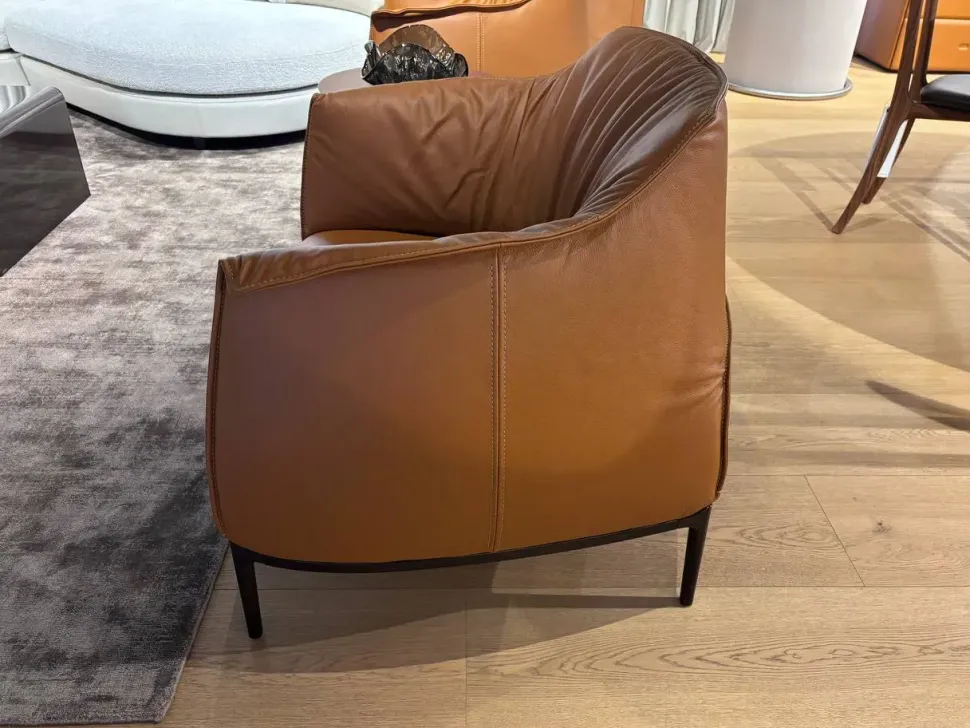 Poltrona con seduta fissa Archibald Poltrona frau in Offerta Outlet approfittane ora!