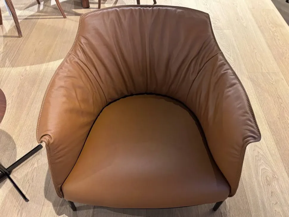 Poltrona con seduta fissa Archibald Poltrona frau in Offerta Outlet approfittane ora!