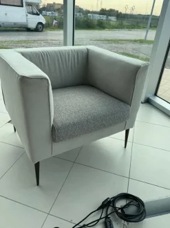 Poltrona in stile moderna Flo Artigianale in Offerta Outlet