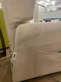 Poltrona Lilly con movimento relax a marchio Benessere relax con uno sconto imperdibile