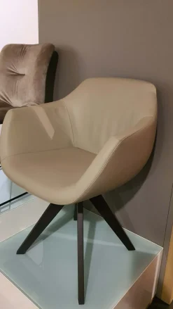 Poltrona modello Delia crema caffè Ozzio ad un prezzo vantaggioso