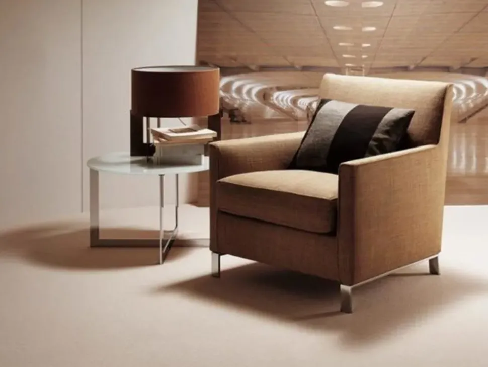 Poltrona modello Francine MDT Molteni & C in promozione