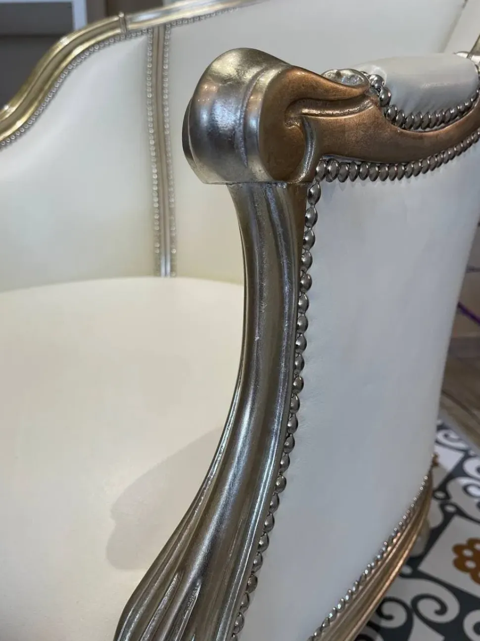 Poltrona modello Sissi Cantori ad un prezzo vantaggioso