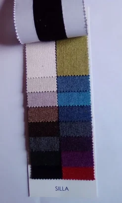 Poltrona Poltrona bergère modello adir con balza,rivestita in tessuto,in promo-sconto del 50% Excò in Tessuto SCONTATA