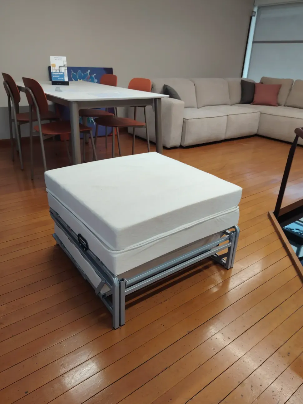 Pouf moderno modello Pouff letto Artigianale in Offerta Outlet