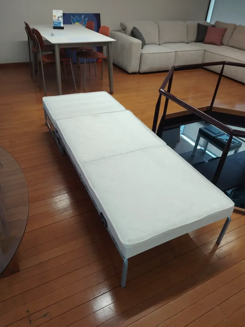 Pouf moderno modello Pouff letto Artigianale in Offerta Outlet