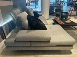 Richiedi ora il prezzo del divano Con penisola Toby wing Calia nella fotografia