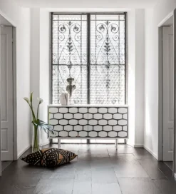 Scopri il mobile soggiorno modello Honey di Tonin casa a prezzo Outlet! Una scelta di stile per l'architetto moderno.