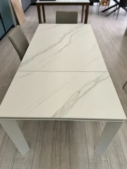 Scopri il prezzo del tavolo Enea Target point