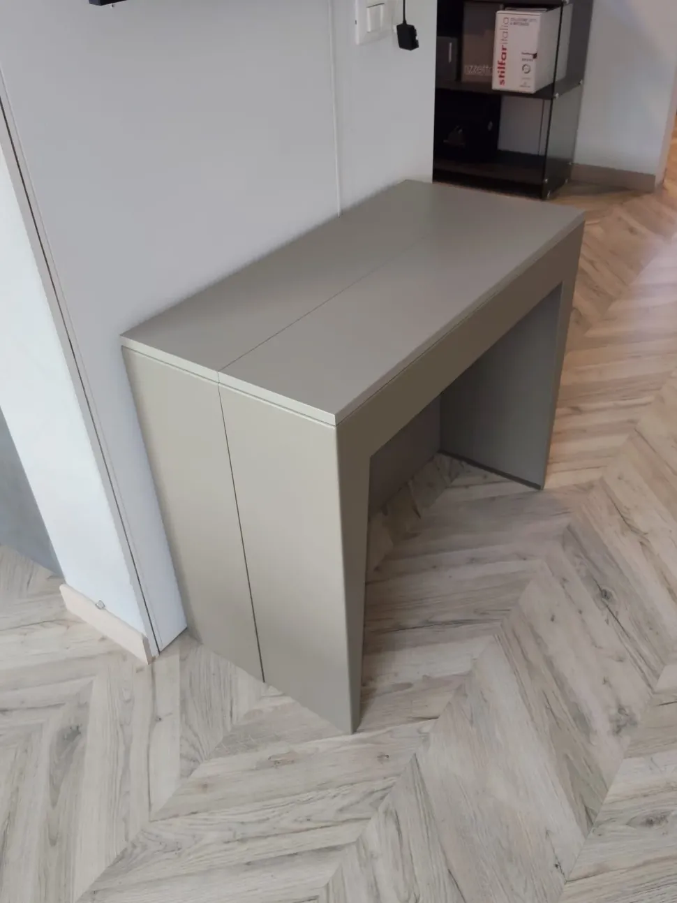 Scopri la consolle Marvel Pezzani a prezzi outlet