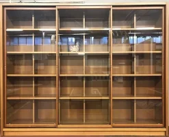 Scopri la Libreria L 32, design di lusso a prezzo scontato da Distribuzione grandi marchi.