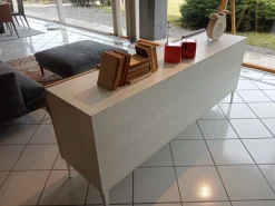 Scopri la Madia Collezione Zero di Devina Nais scontata. Stile moderno, per arredare con gusto.