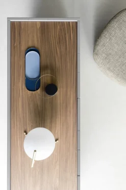 Scopri la Madia Stripe di Novamobili: stile moderno, prezzo Outlet!