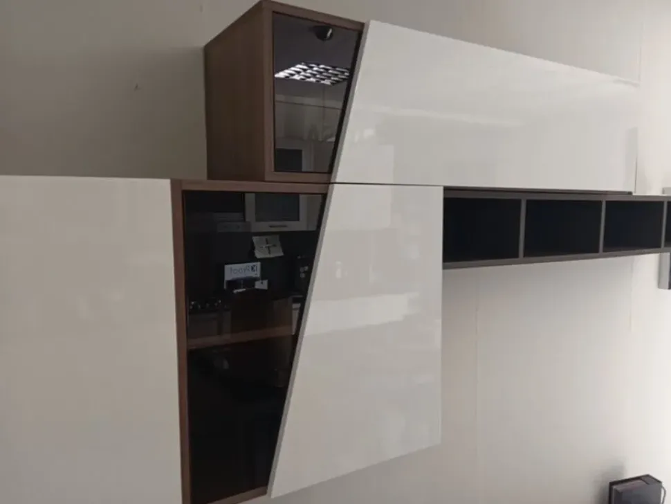 Scopri la Parete Attrezzata Madrid Artigianale: stile moderno a prezzo scontato sull'eCommerce!