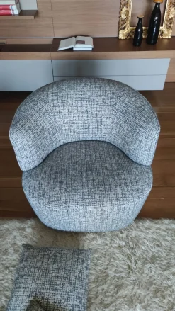 Scopri la Poltroncina Elain firmata Molteni & c., scontata! Un'opportunità imperdibile.