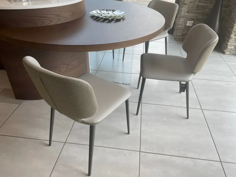 Scopri la Sedia Wrap Midj con sconto! Ottieni un arredamento di qualità a prezzi imbattibili.