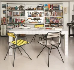 Sedia con braccioli Dan poltrona nera  di Zanotta a prezzo Outlet