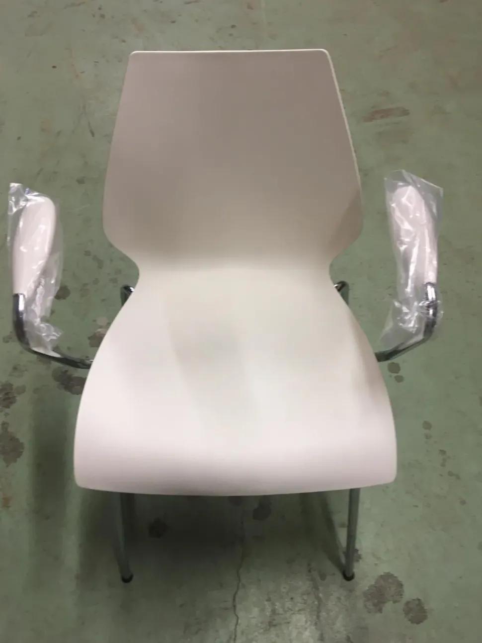 Sedia con braccioli Maui di Kartell a prezzo scontato