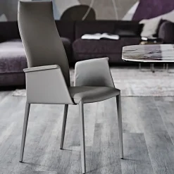 Sedia con braccioli modello Norma a prezzo riservato