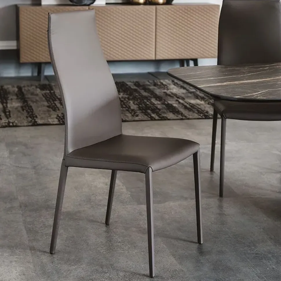 Sedia con braccioli modello Norma a prezzo riservato