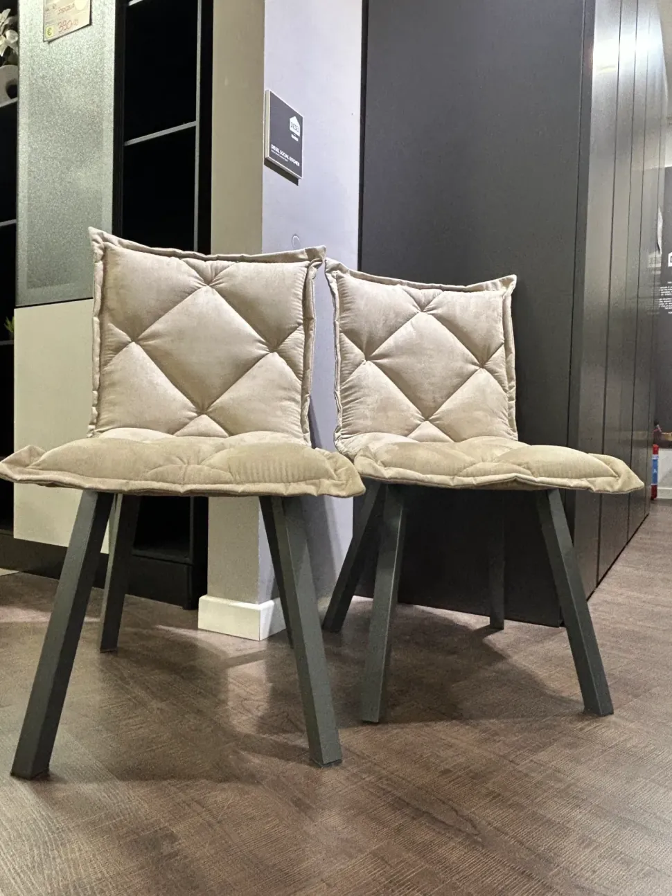 Sedia con schienale medio modello Digione a prezzo riservato