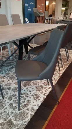 Sedia con schienale medio Victoria di Ozzio a prezzo scontato