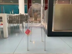 Sedia da giardino realizzata in plastica Victoria ghost di Kartell