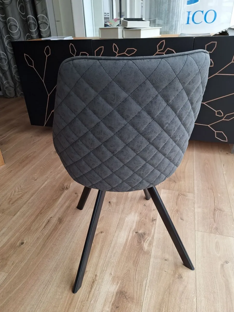 Sedia da soggiorno realizzata in ecopelle Bilbao di Target point