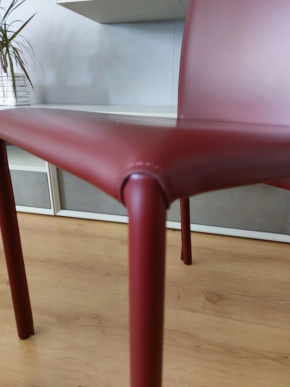 Sedia da soggiorno Venere di Julia arredo cuoio SCONTATA 25%