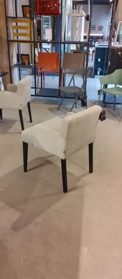 Sedia di Artigianale modello Poltroncina in tessuto con braccioli pol da soggiorno in offerta -76%