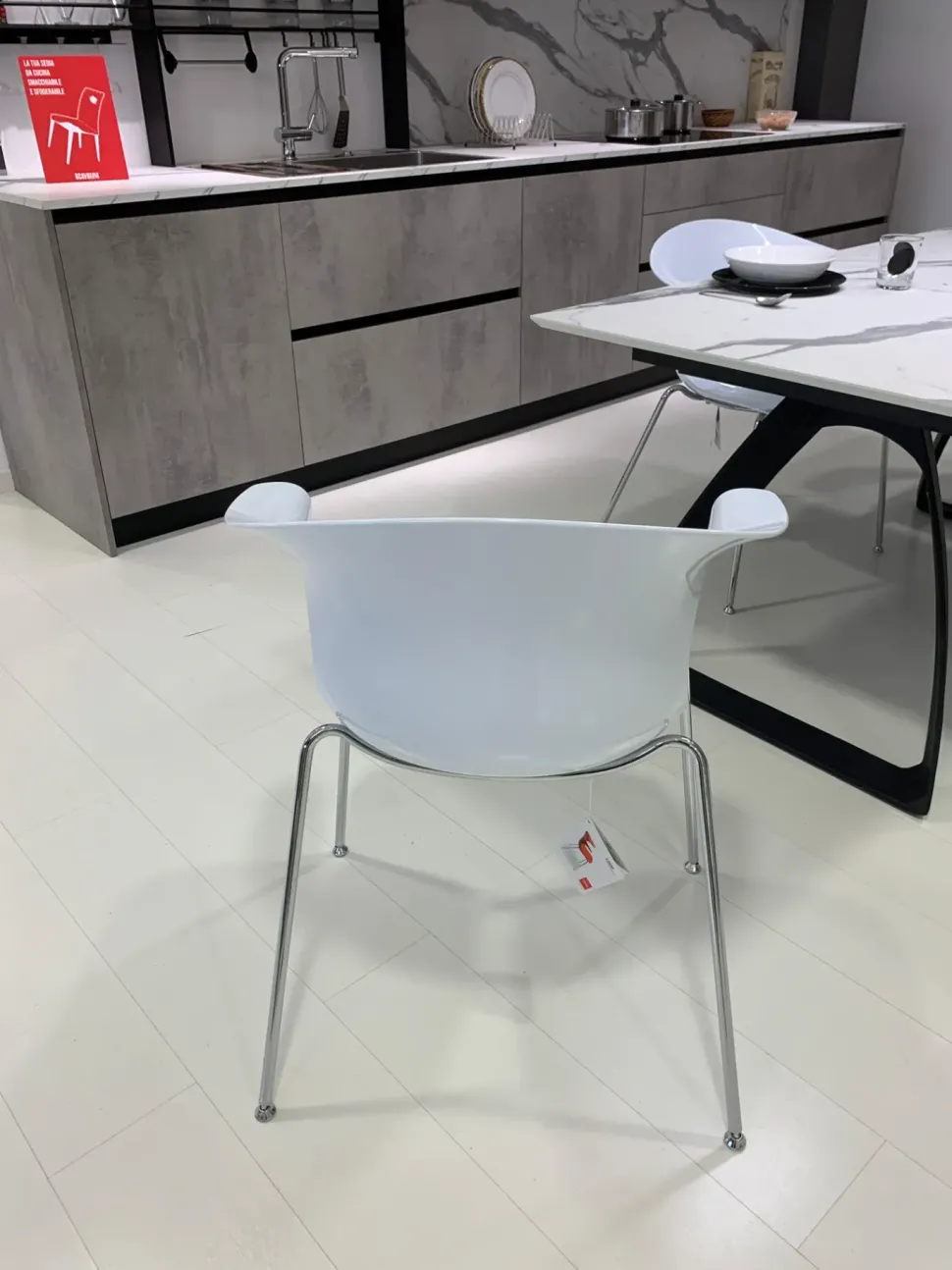 Sedia di Infiniti modello Loop da soggiorno in offerta -50%