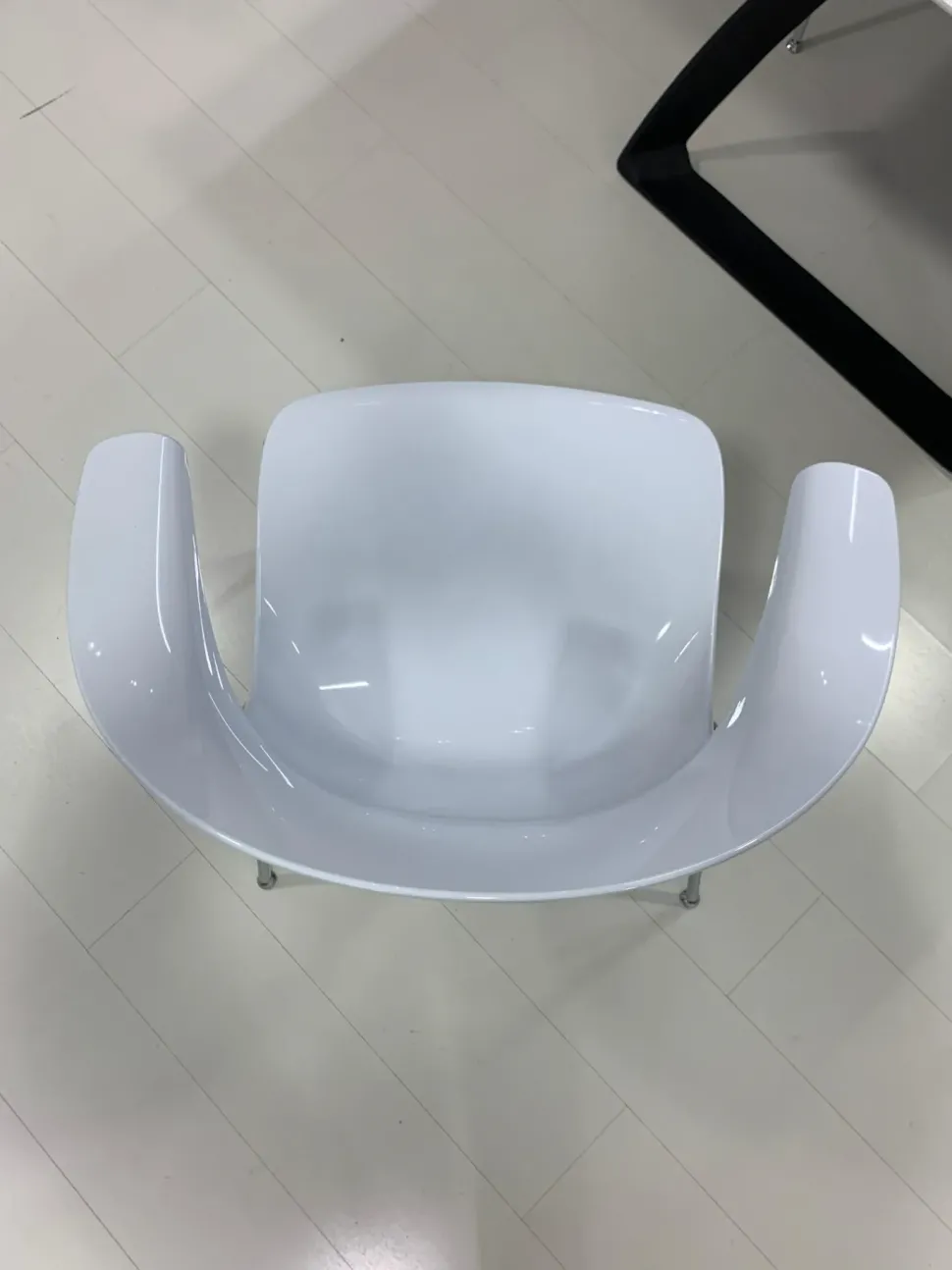 Sedia di Infiniti modello Loop da soggiorno in offerta -50%