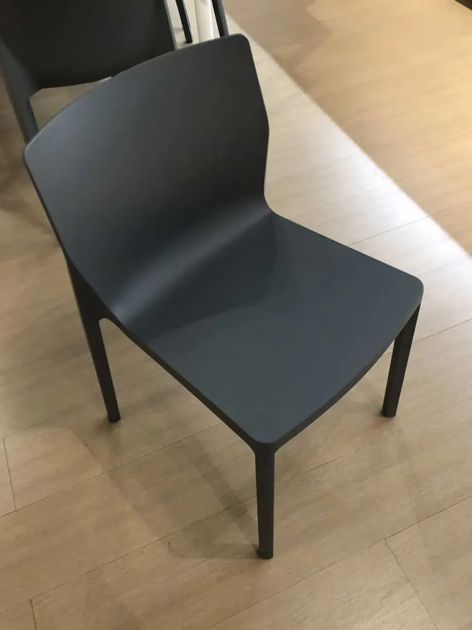 Sedia di Kristalia modello Lp da cucina in offerta -20%