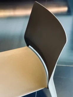 Sedia impilabile 4 riga Desalto a prezzo scontato