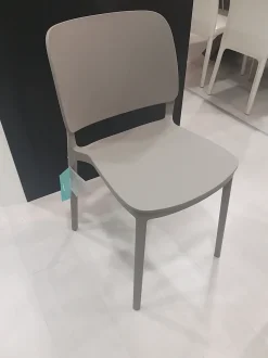 Sedia impilabile Keai di Ingenia in Offerta Outlet