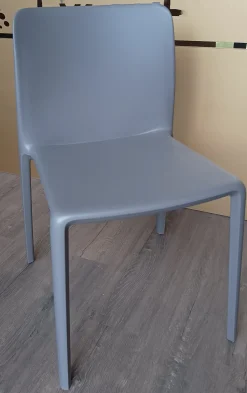 Sedia impilabile Lunea di Easyline a prezzo Outlet