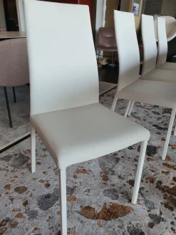 Sedia in ecopelle con schienale alto Blitz scontata