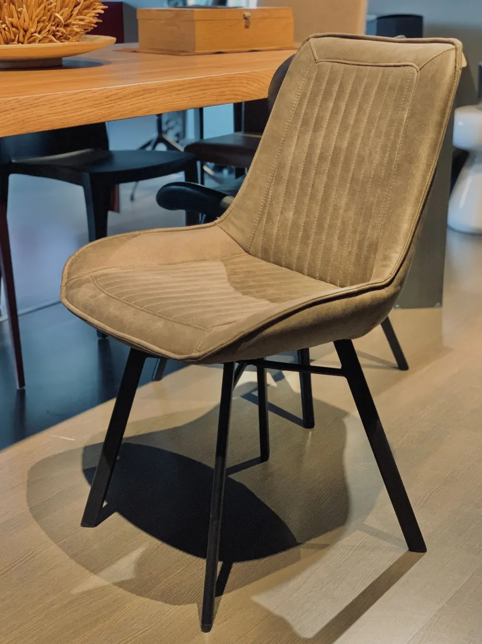 Sedia in ecopelle modello Sixty di Devina nais