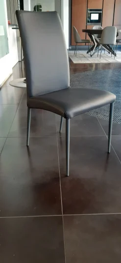 Sedia in ecopelle senza braccioli Bold scontata