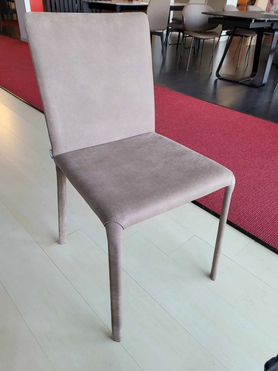 Sedia in pelle con schienale medio Lunette atelier scontata