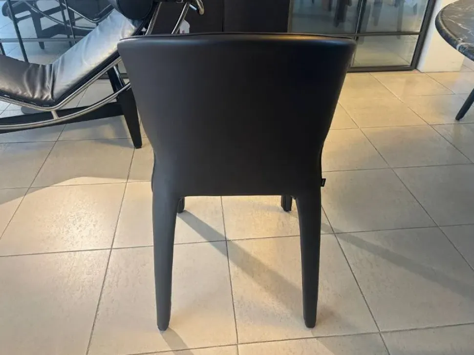 Sedia in pelle modello Hola 367 di Cassina