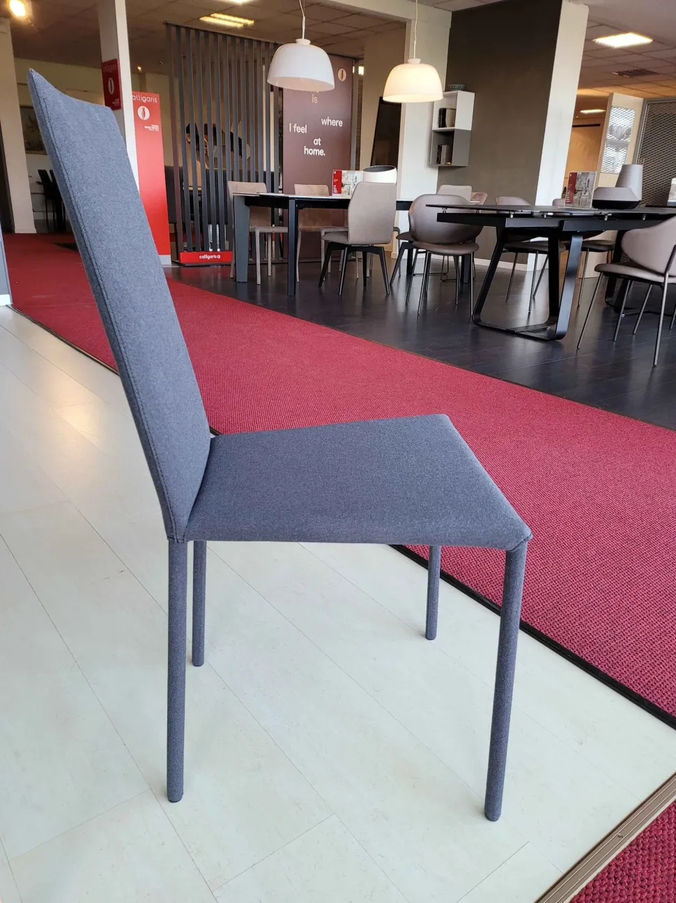 Sedia in tessuto con schienale medio Linea in offerta